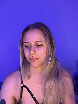 lunawolf21 online show from February 9, 7:21 am