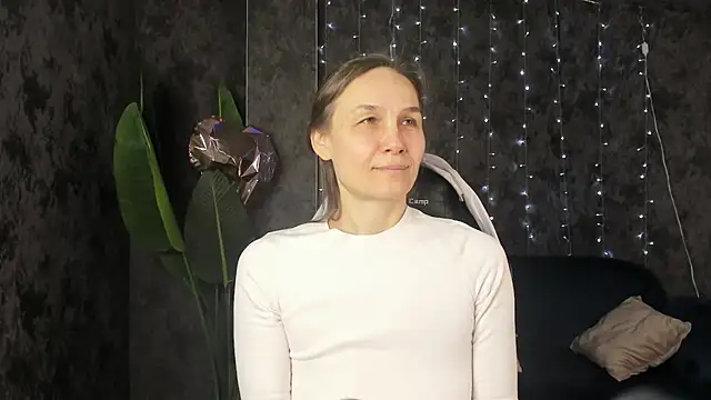 Lillian White online show from March 25, 1:11 am