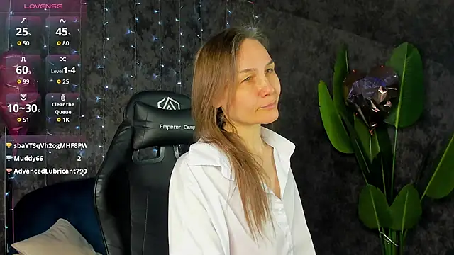 Lillian White online show from March 8, 2:04 am