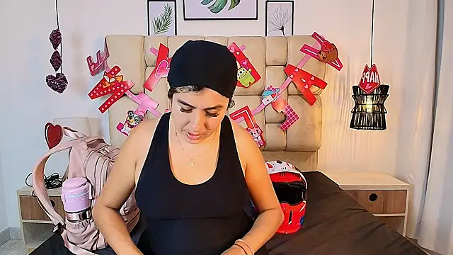 AdharaSmithh online show from September 15, 7:10 pm