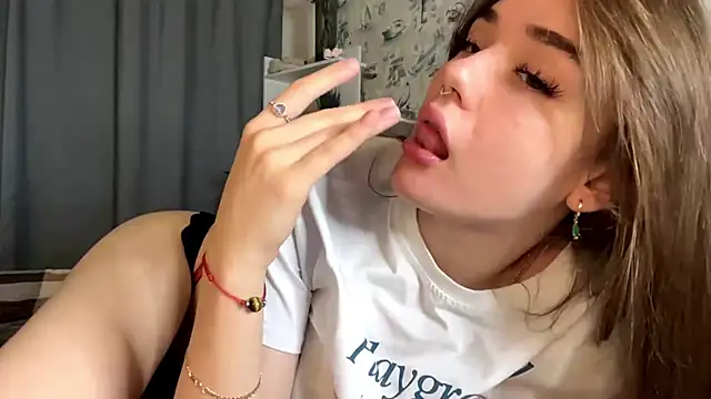 BlissDodd online show from October 19, 6:43 pm