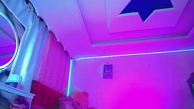 TiffanyMackensyy online show from June 3, 1:18 am