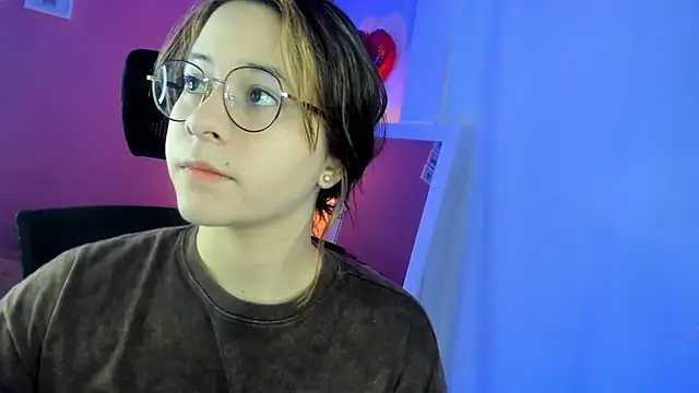 agnes 213 online show from February 12, 2:30 pm