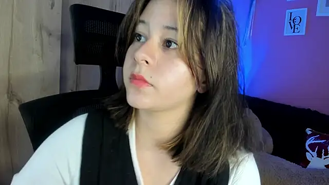 agnes 213 online show from February 26, 2:49 pm