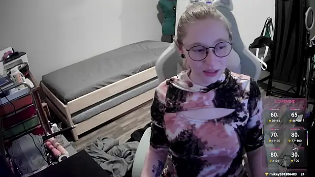 LilyFoxxx online show from March 23, 5:24 am