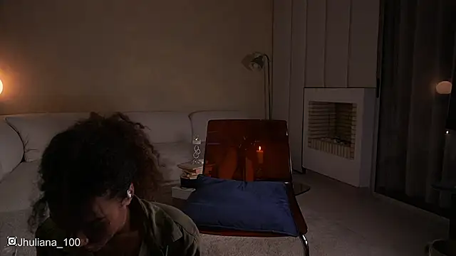 paulacora100 online show from October 7, 12:37 am