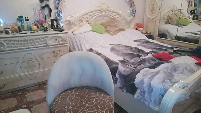 Debra Phoenix online show from April 11, 7:06 pm