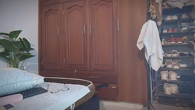 king lovely hornyy online show from April 14, 6:30 pm