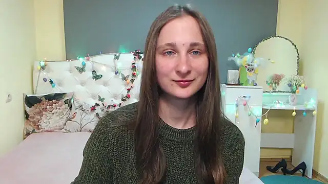 MichelLeee online show from April 8, 11:45 am