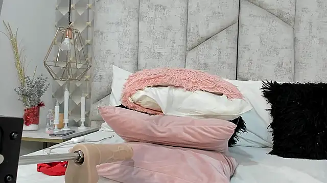 AshleyHill2 online show from December 15, 4:50 am