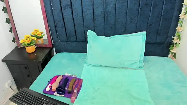 alaha evans online show from November 13, 4:44 am