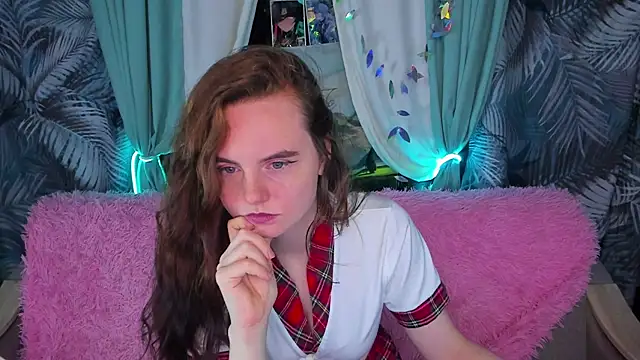 AmA lia  online show from October 3, 1:05 pm