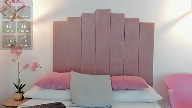 Adelesmithh online show from February 26, 12:04 pm