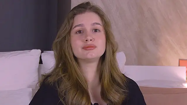 EllieHayes online show from March 11, 9:06 pm