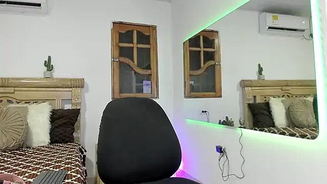 oriana rodriguez online show from March 16, 3:20 am