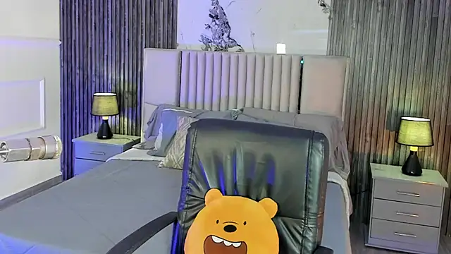 Lillyortiz online show from April 21, 8:05 pm