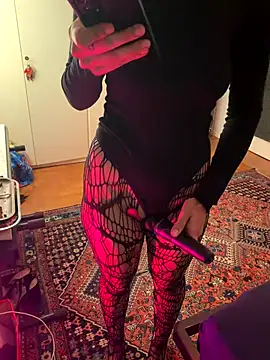 Snapshot of littlewitchxoxo chatting on October 26, 7:48 am littlewitchxoxo online show from October 26, 7:48 am