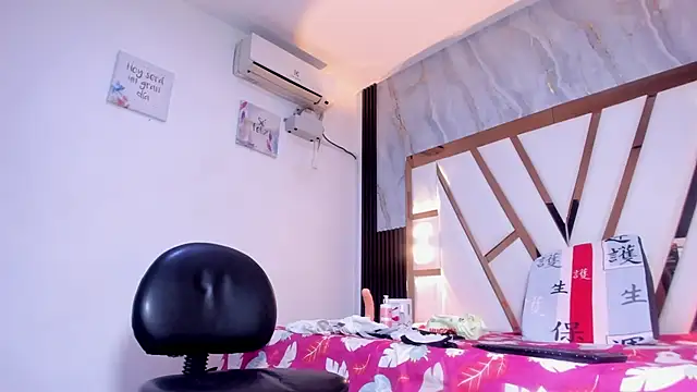 Snapshot of amber_diior chatting on September 28, 2:18 am amber diior online show from September 28, 2:18 am