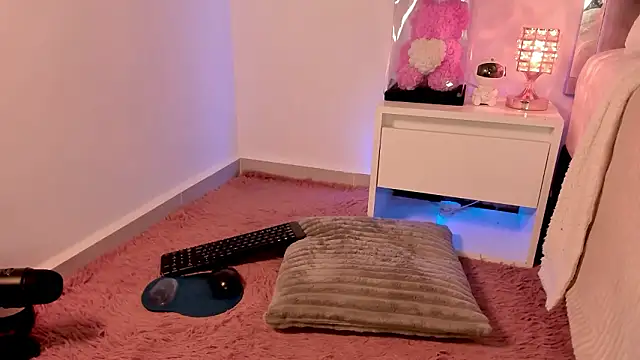 Alissonroses online show from March 18, 10:15 pm