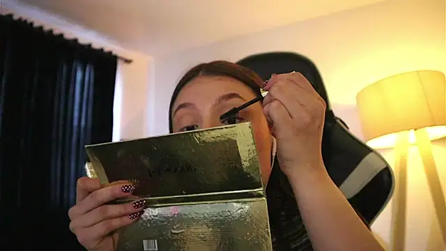 Daisha Riley online show from November 25, 2:52 pm