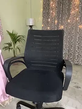 hot menka online show from October 31, 4:33 pm