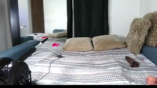 Carla-Bonny18 online show from March 7, 9:16 am