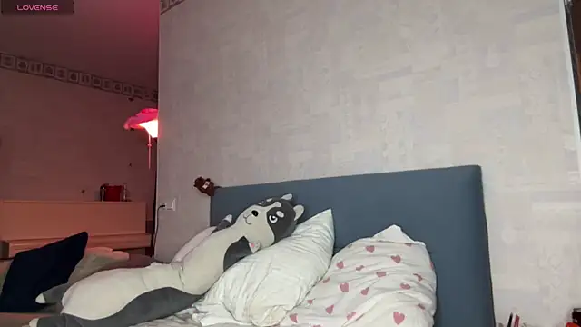 eva varnerr online show from April 4, 9:13 pm