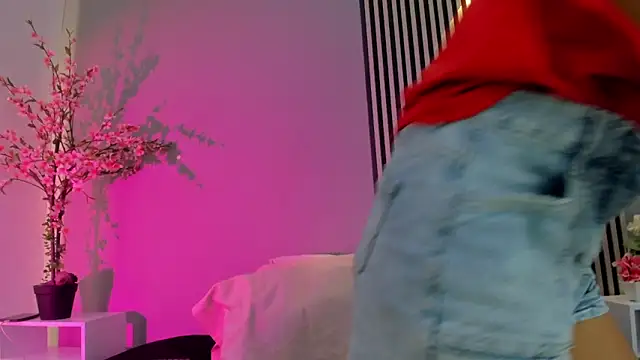 GysellHanson online show from February 23, 11:42 am