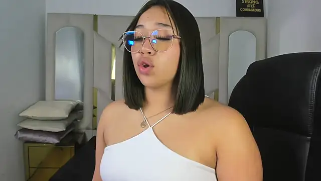 IsabellRodriguez18 online show from February 13, 6:59 am