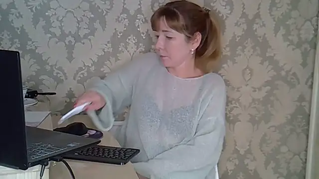 EllaJohnsonX online show from July 16, 9:36 am
