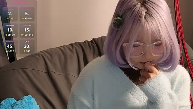 Yu UwU  online show from November 20, 1:34 pm