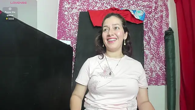 Laura hellss online show from July 5, 3:24 am