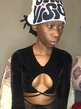 xxSexyTalia28 online show from April 13, 5:47 pm