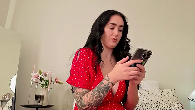 KimKhallifa online show from March 4, 6:20 am