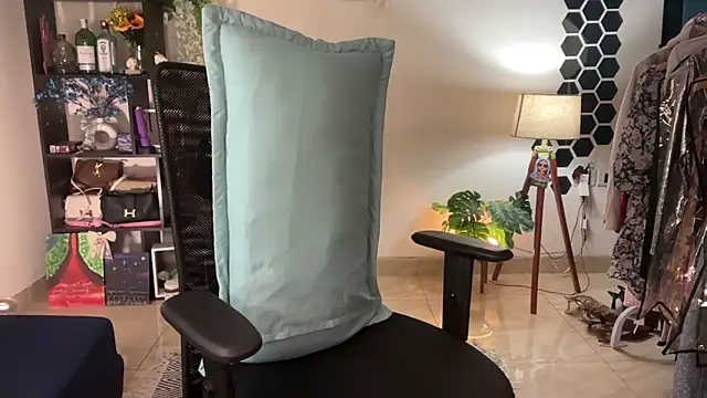 roseofvenom online show from February 5, 5:49 pm