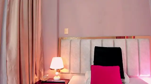 EloiseQuinn online show from December 19, 2:42 pm