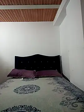 Brendabluee online show from March 10, 1:15 pm