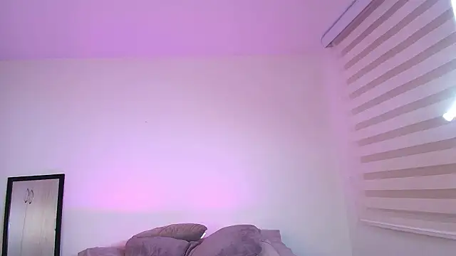 Sky Intimate online show from February 9, 3:42 am