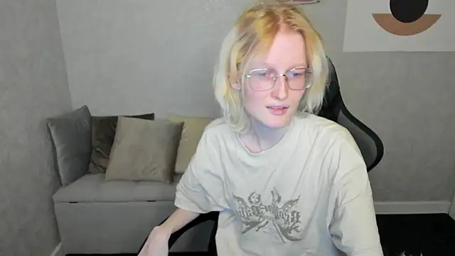 Snapshot of ElizabethHarpper chatting on September 27, 2:41 am ElizabethHarpper online show from September 27, 2:41 am