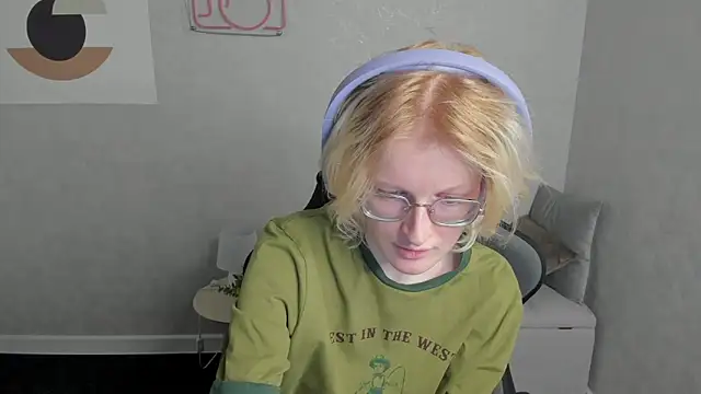 Snapshot of ElizabethHarpper chatting on September 16, 1:02 am ElizabethHarpper online show from September 16, 1:02 am