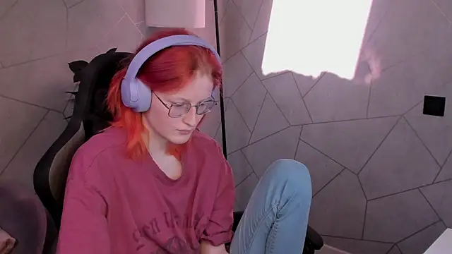 ElizabethHarpper online show from February 12, 9:44 am