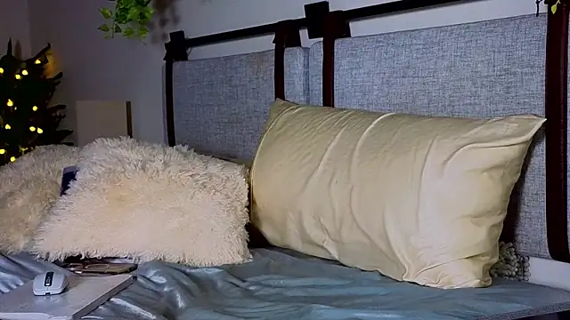 ivynyxx online show from April 15, 7:58 pm