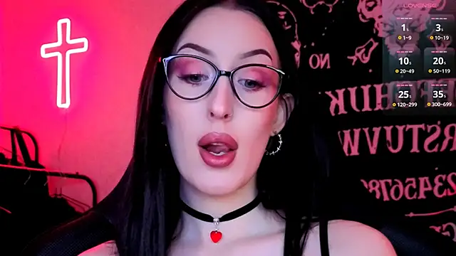 Miss Alice   online show from April 2, 11:46 pm