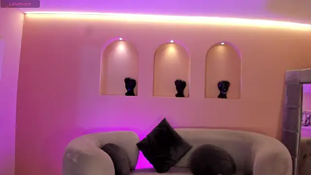 NiaSalvatore online show from December 15, 8:14 pm