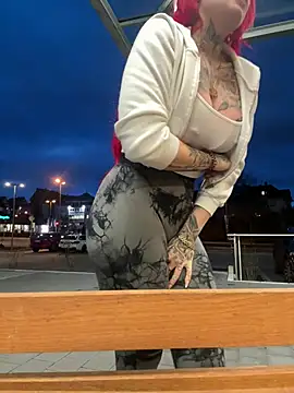 Mia-Fuchs online show from February 10, 5:05 pm