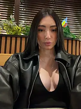 Maddy Jones online show from February 10, 2:25 am