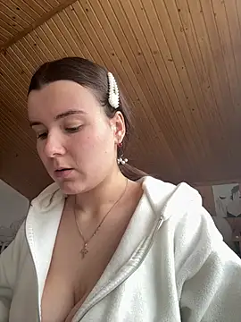 mewKate online show from February 7, 12:31 pm