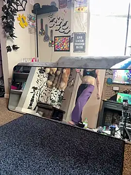 trashbrat online show from June 12, 9:23 pm