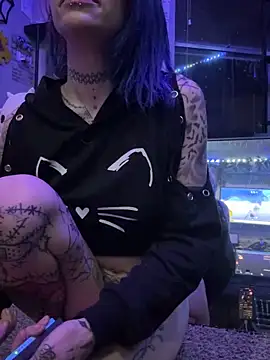 trashbrat online show from June 7, 7:04 am