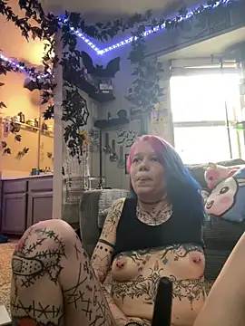 trashbrat online show from April 23, 12:29 pm